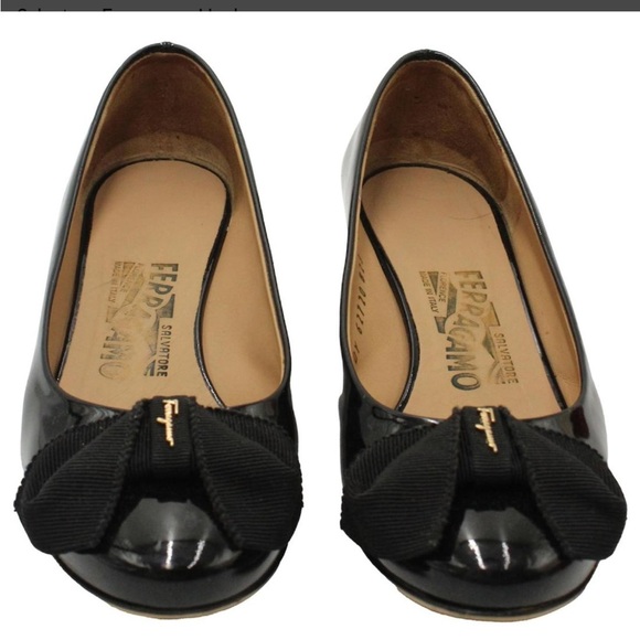 Salvatore Ferragamo Black Patent Vera Bow Shoes Size 9 1” heel MSRP $895 - Picture 3 of 14